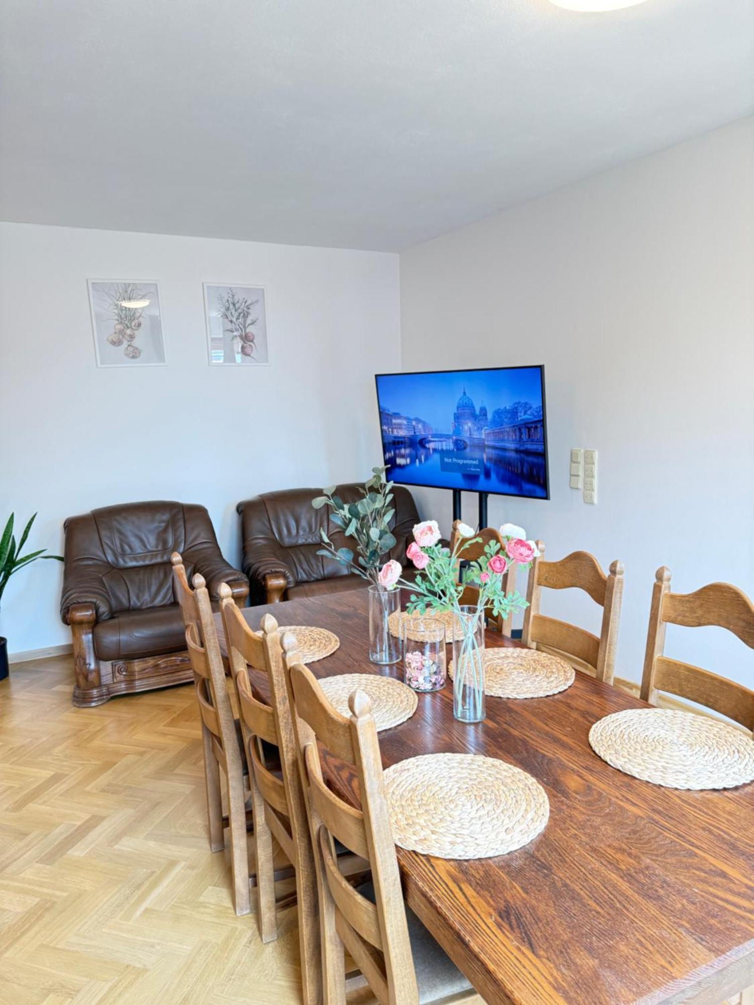 Familyvilla, New 4 Luxury Big Apartments, Parking *