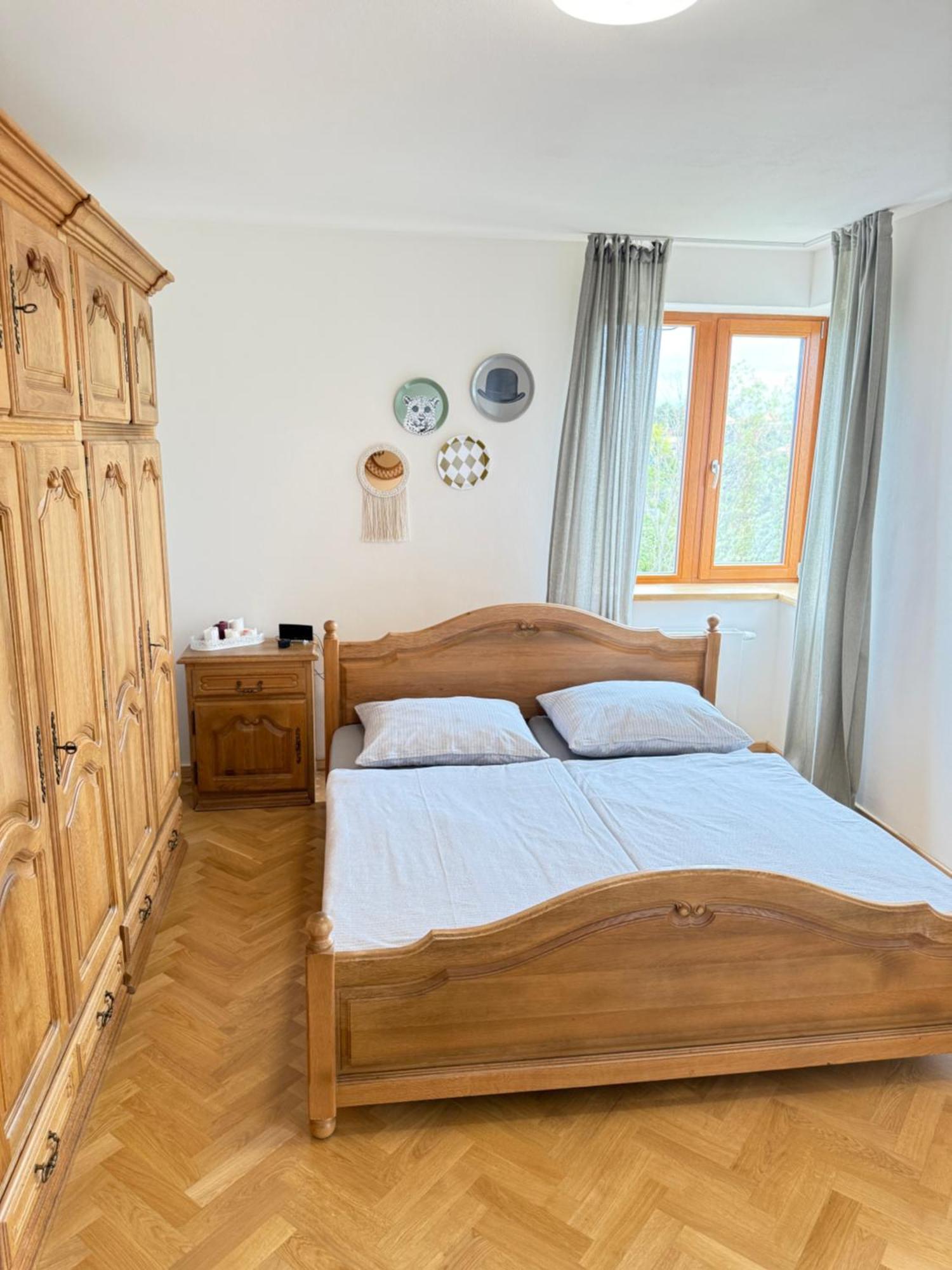 Familyvilla, New 4 Luxury Big Apartments, Parking Apartment Prag