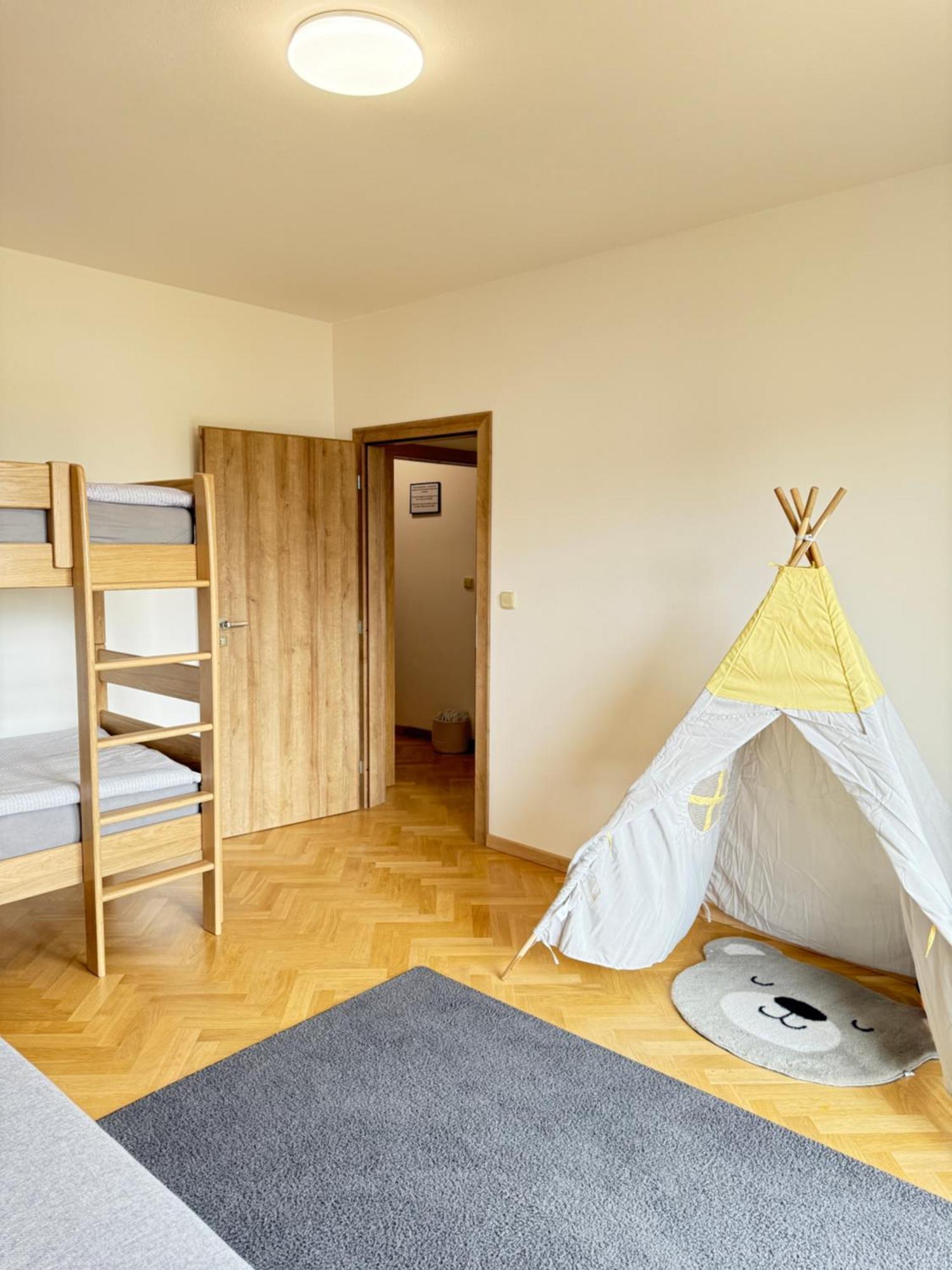 Apartment Familyvilla, New 4 Luxury Big Apartments, Parking Prag