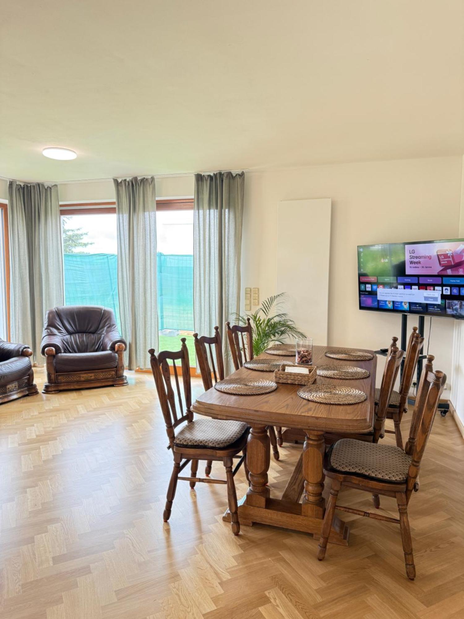 Familyvilla, New 4 Luxury Big Apartments, Parking *