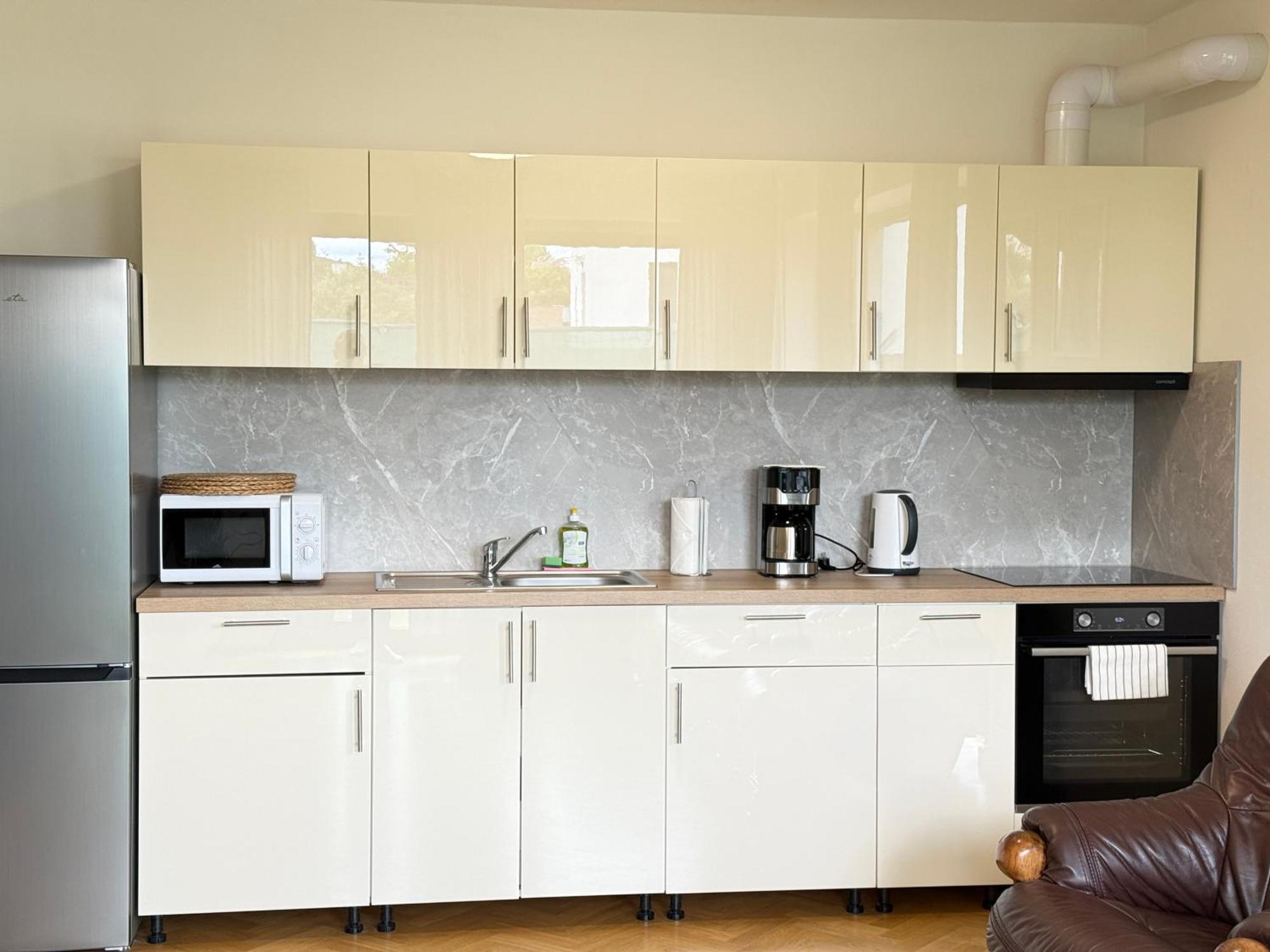 Familyvilla, New 4 Luxury Big Apartments, Parking *