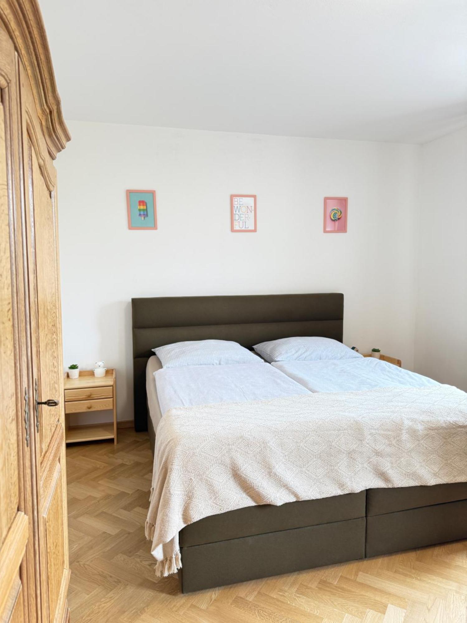 Familyvilla, New 4 Luxury Big Apartments, Parking Prag