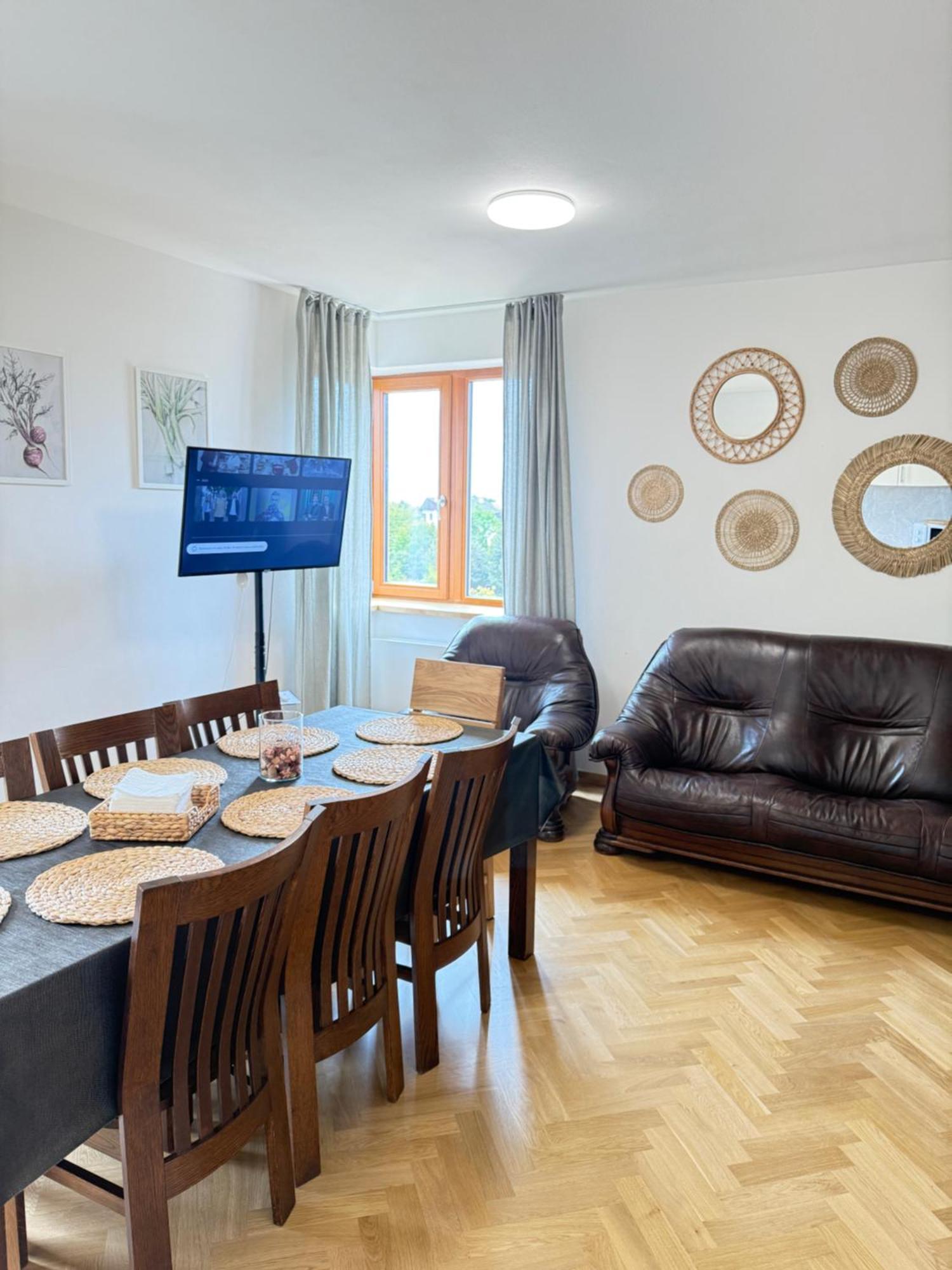 Familyvilla, New 4 Luxury Big Apartments, Parking *