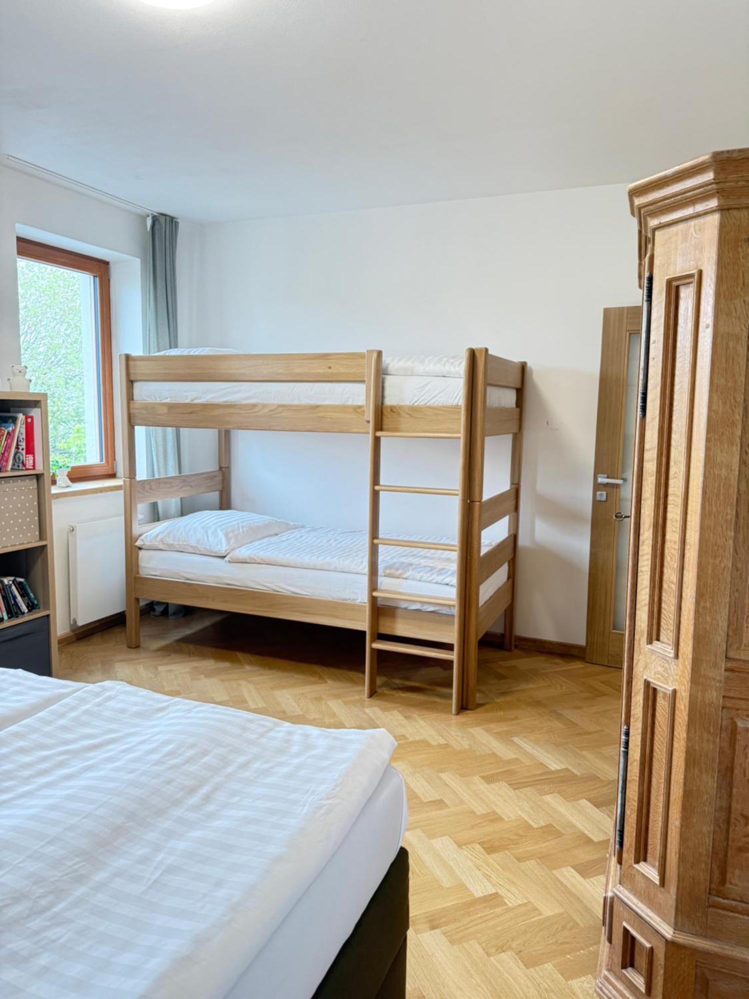 Familyvilla, New 4 Luxury Big Apartments, Parking * Prag